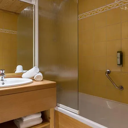 La Chemenaz, The Originals Relais - De Tradition Hotel Le Cugnon